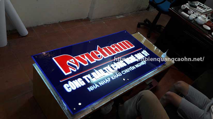 làm biển tên công ty