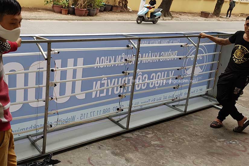 làm hộp đèn quảng cáo