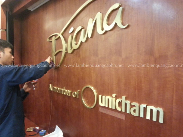 lắp đặt biển chữ nổi