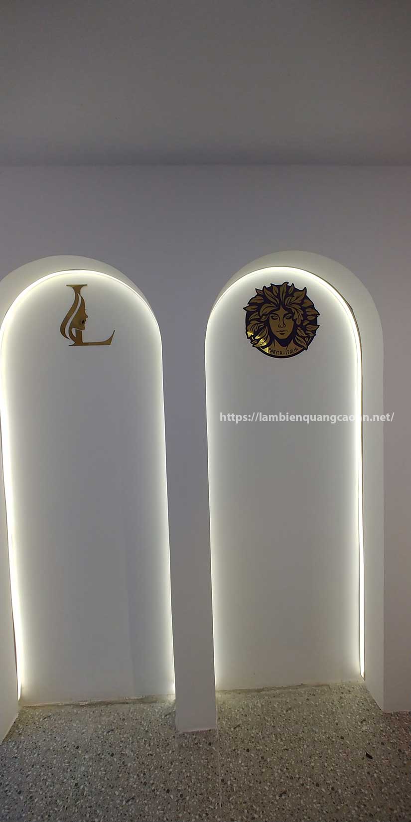 logo bán hàng online treo tường, logo live stream treo tường