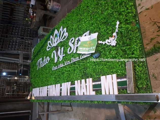 mẫu biển quảng cáo spa, thẩm mỹ viện từ cỏ nhân tạo