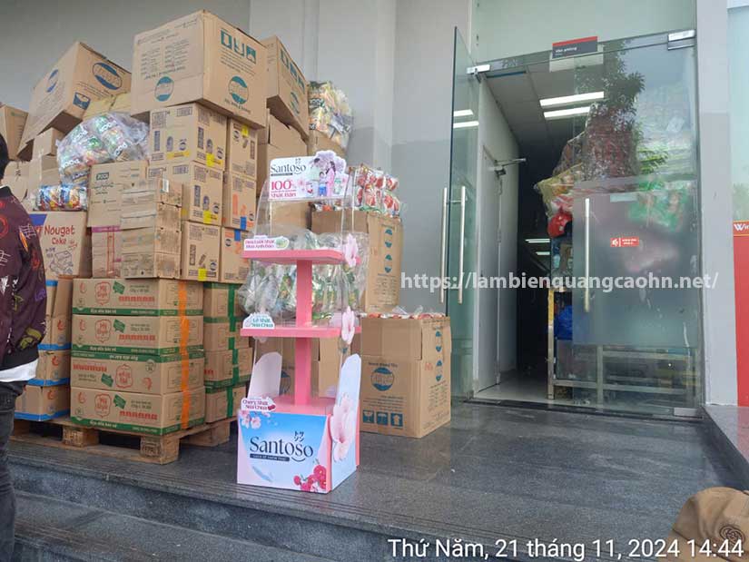 mẫu kệ trưng bày mỹ phẩm mini