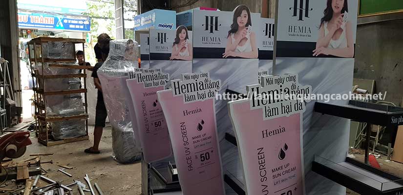 mẫu kệ trưng bày mỹ phẩm mini