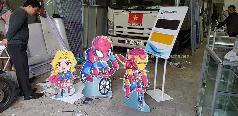 standee hình người, standee die cut, mô hình siêu anh hùng, standee thiếu nhi