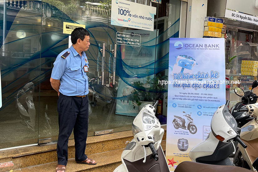 standee chân sắt, standee chân sắt ngoài trời, standee sắt, standee khung sắt, chân standee sắt, standee ngoài trời
