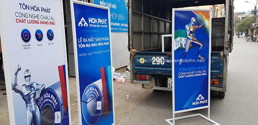 biển quảng cáo màu xanh nước biển