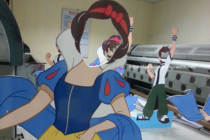 standee hình người, standee die cut, standee chụp ảnh