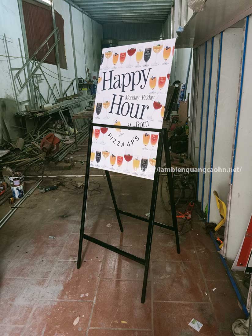 standee khung sắt