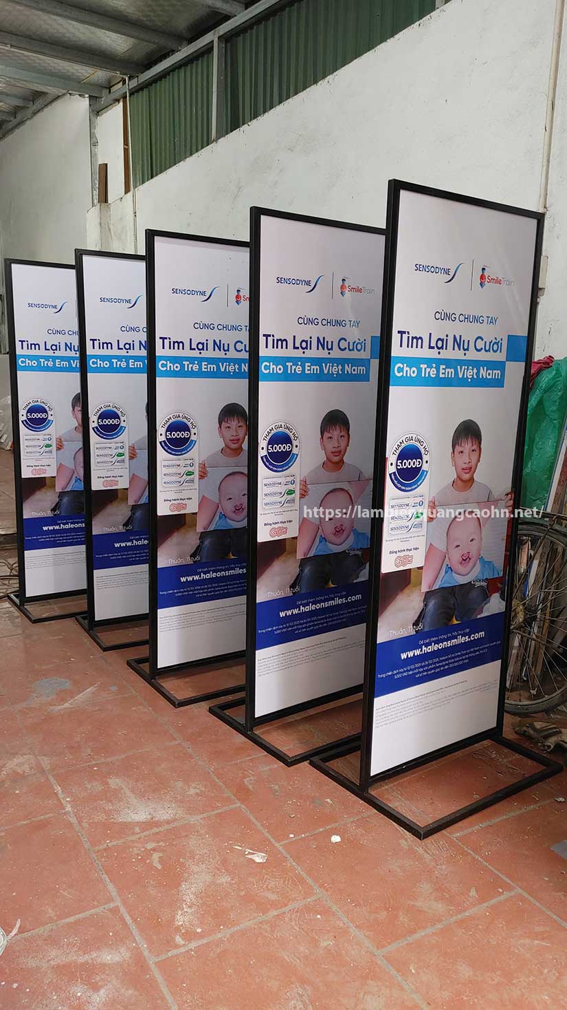 Standee sắt