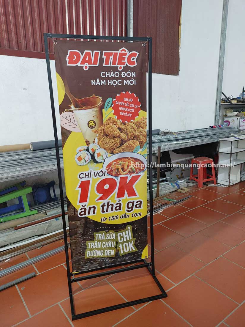 Standee sắt
