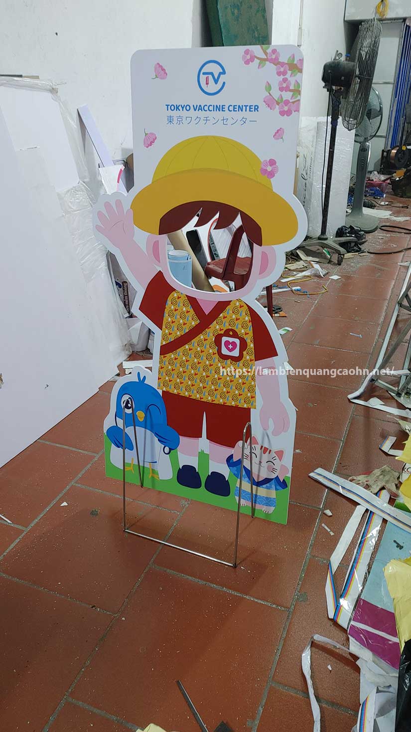 standee die cut; standee quảng cáo