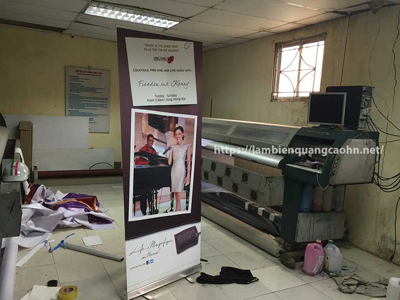 standee die cut; standee quảng cáo