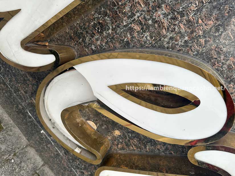 sửa chữa biển quảng cáo