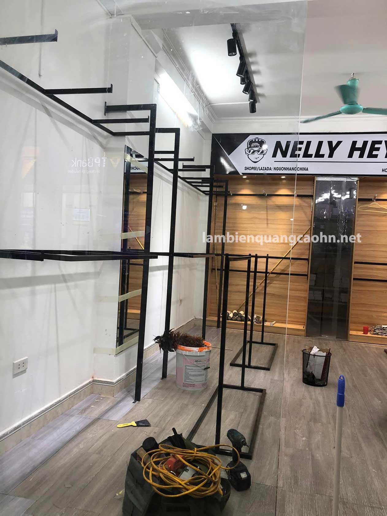 Thi công shop, thi công cửa hàng thời trang, làm biển quảng cáo cửa hàng thời trang, setup cửa hàng