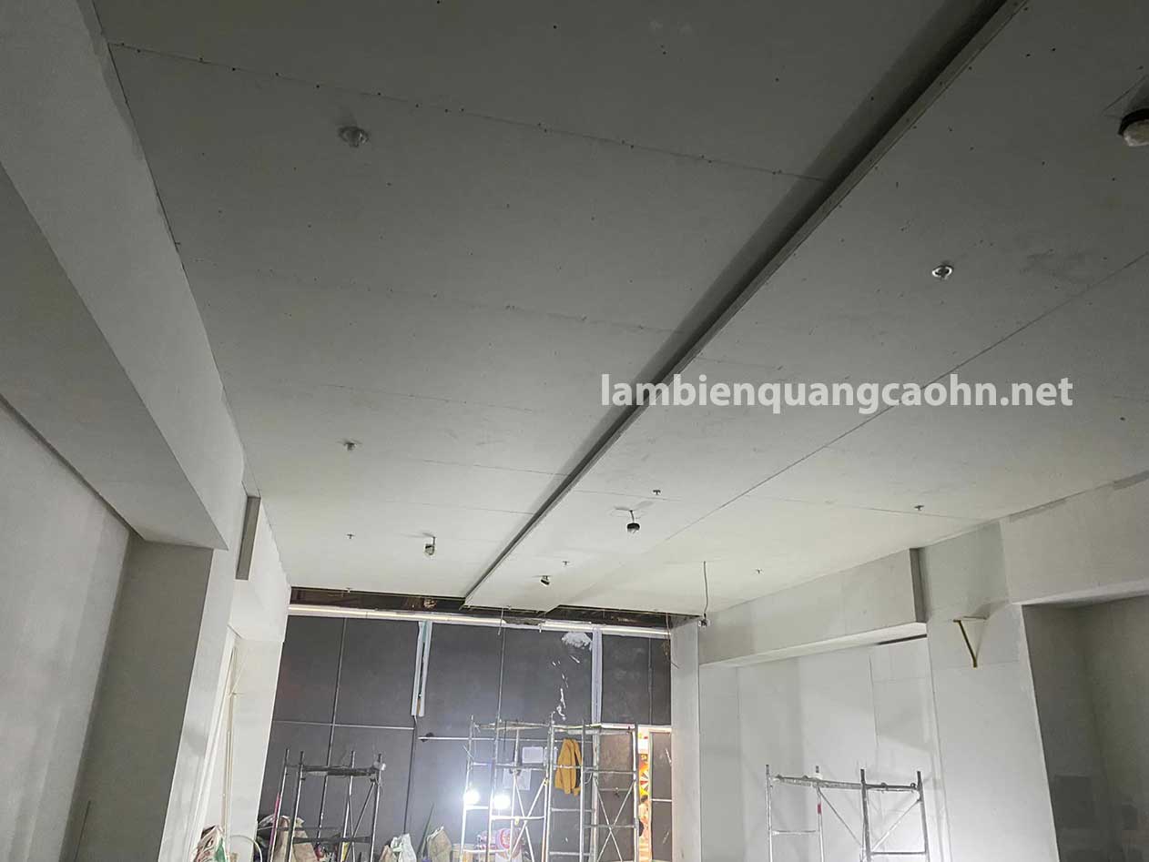 Thi công shop, thi công cửa hàng thời trang, làm biển quảng cáo cửa hàng thời trang, setup cửa hàng