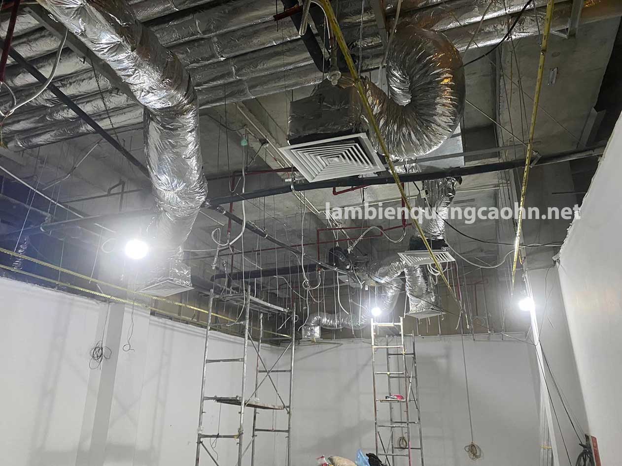 Thi công shop, thi công cửa hàng thời trang, làm biển quảng cáo cửa hàng thời trang, setup cửa hàng