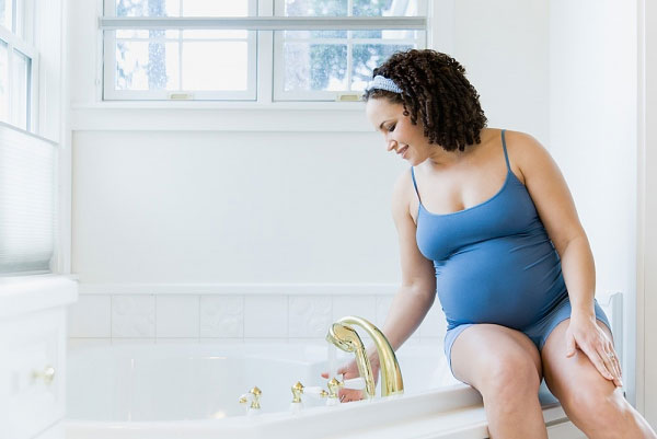 Chọn sữa tắm Thảo mộc MOMCARE tốt cho mẹ và an toàn cho thai nhi