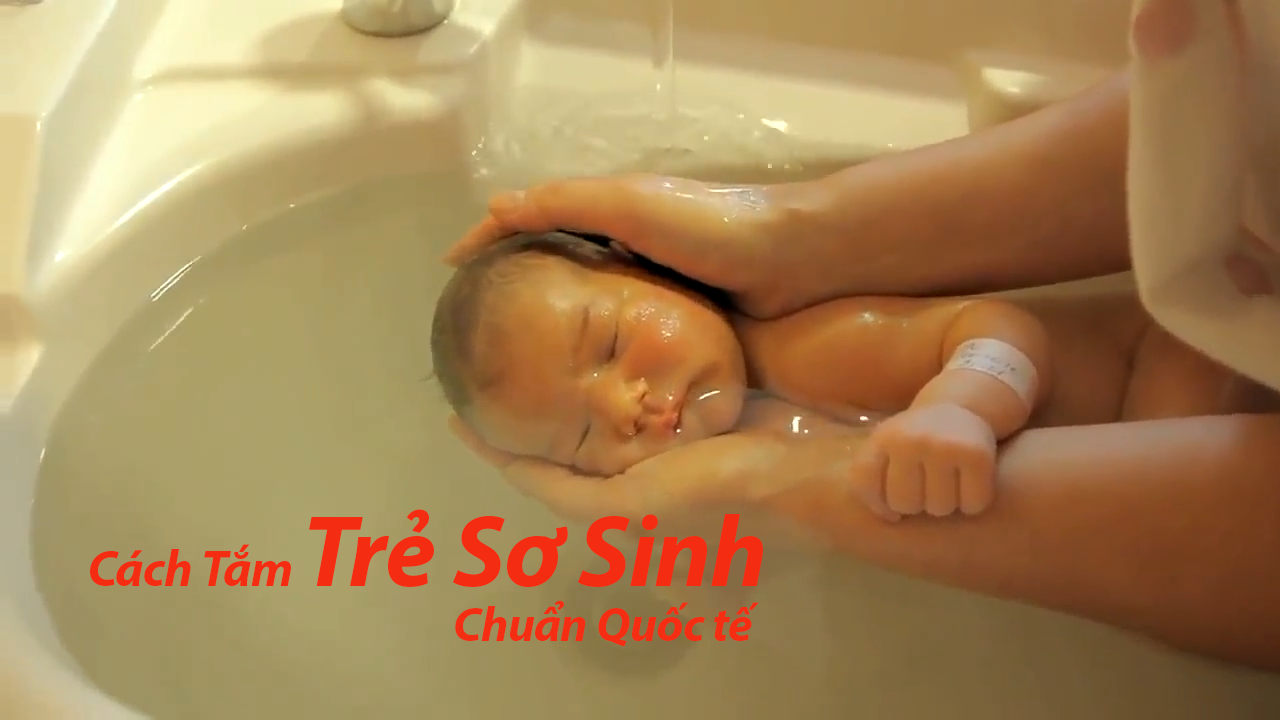 CÁCH TẮM CHO TRẺ SƠ SINH ĐÚNG CÁCH CHUẨN QUỐC TẾ CÁC MẸ KHÔNG THỂ BỎ QUA