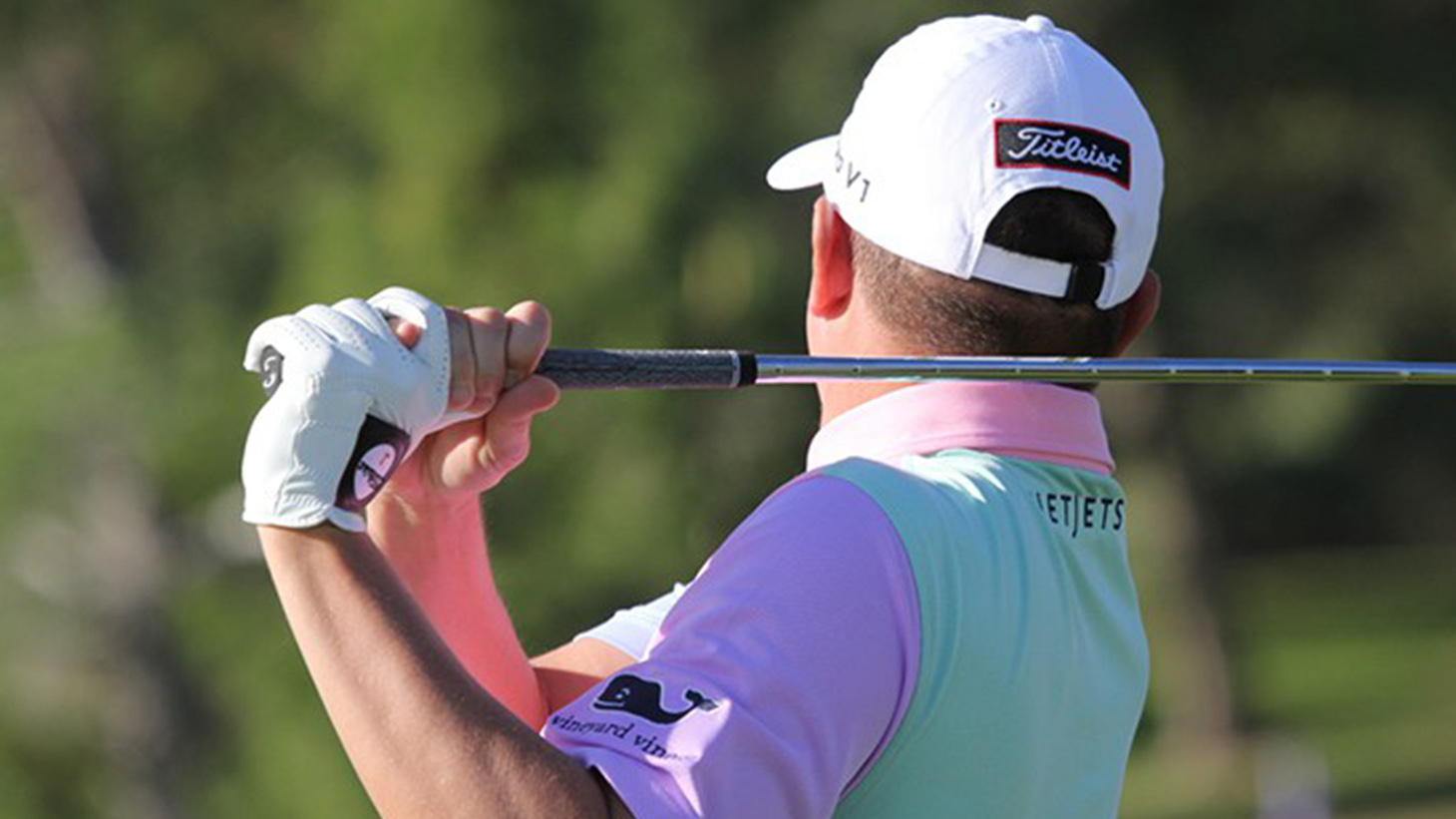 Hầu hết những người chơi golf chỉ đeo một chiếc găng tay