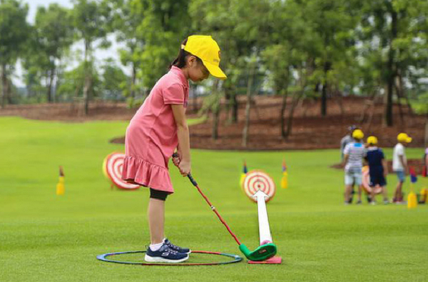 Giúp trẻ hiểu hơn về golf