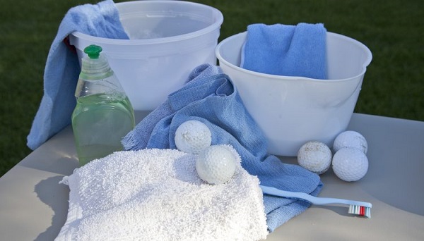 Hướng dẫn các bước trong cách vệ sinh giầy đánh golf