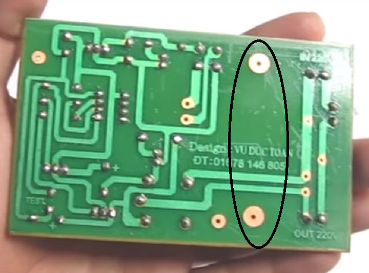 2 lỗ gắn biến áp