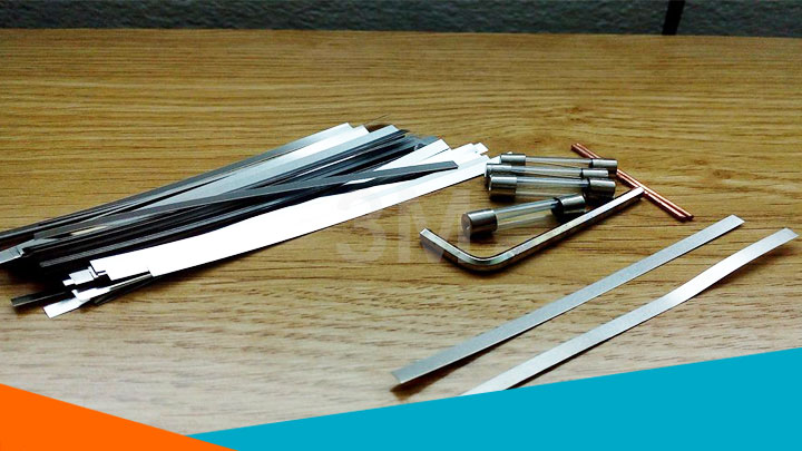 Sản phẩm đi kèm bao gỗm kẽm, cầu chì, lục lăng, mũi hàn cell