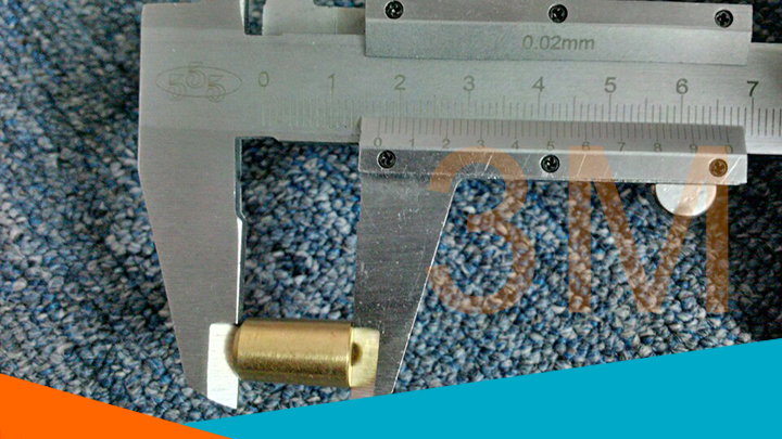 Chiều dài của đầu bạc được đo bằng thước cặp