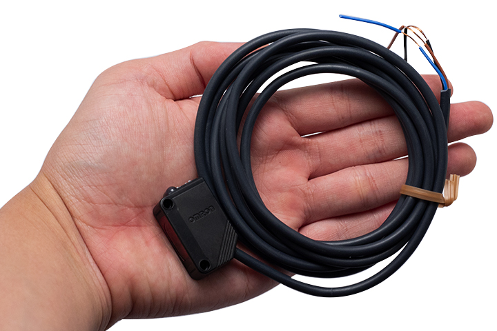 cảm-biến-quang-omron-e3z-d82