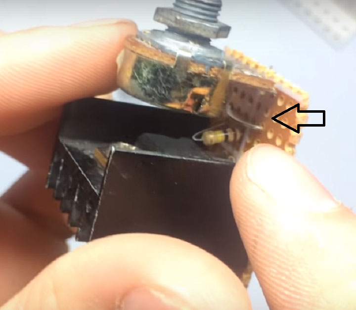 Lắp cầu nối vào mạch