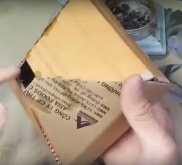 Dán miếng bìa vào quạt tản nhiệt