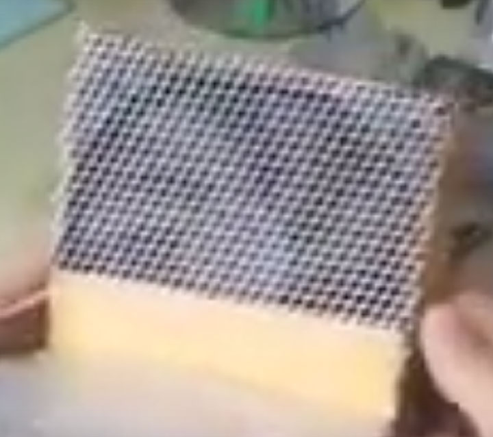 Dán miếng vợt muỗi