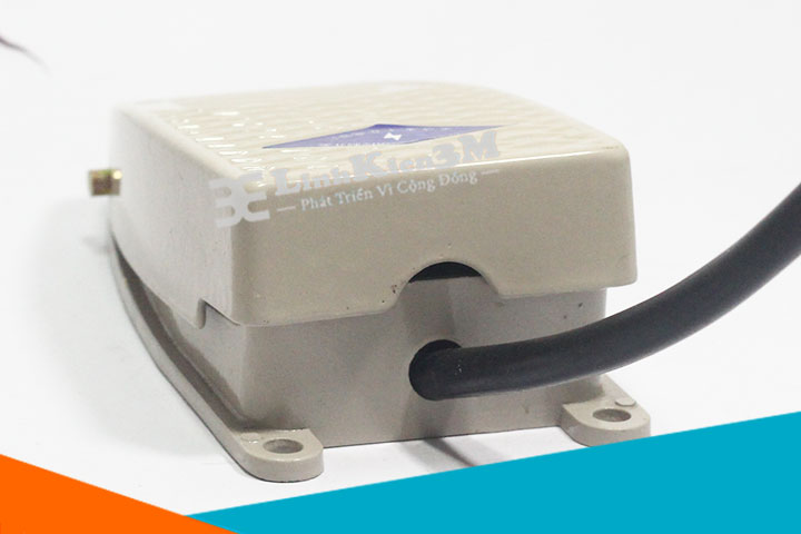 Mặt Sau Công Tắc Bàn Đạp Chân EKW 220VAC-5A