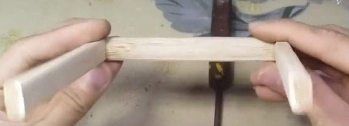Gắn 3 tấm gỗ