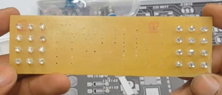 Khoan lỗ chân linh kiện