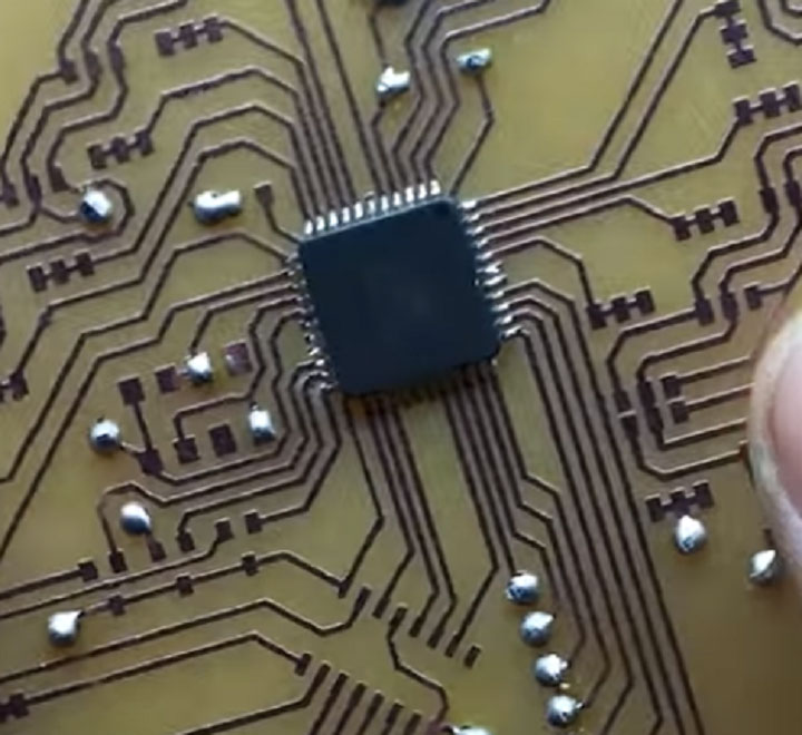 Hàn vi điều khiển vào mạch