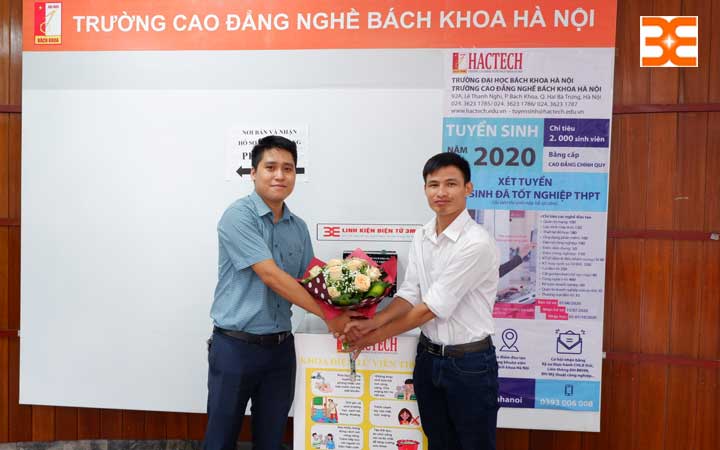 linh kiện điện tử 3m bàn giao máy rửa tay tự động cho cao đẳng nghề bách khoa