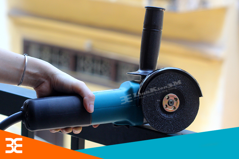 Máy mài cầm tay Makita 8