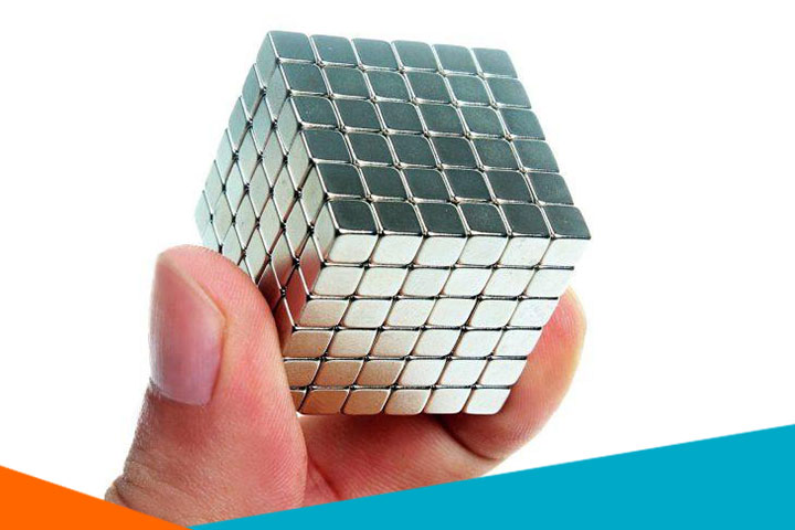 Trên Tay Nam Châm Đất Hiếm Vuông