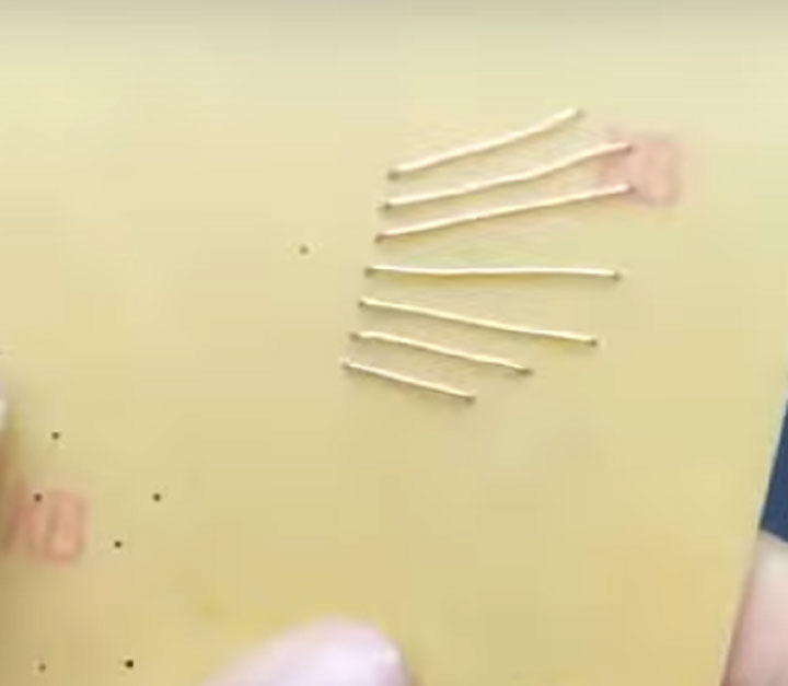 Nối chân linh kiện bằng dây điện