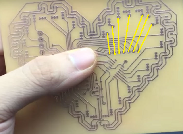 Nối dây điện vào các chân đánh dấu