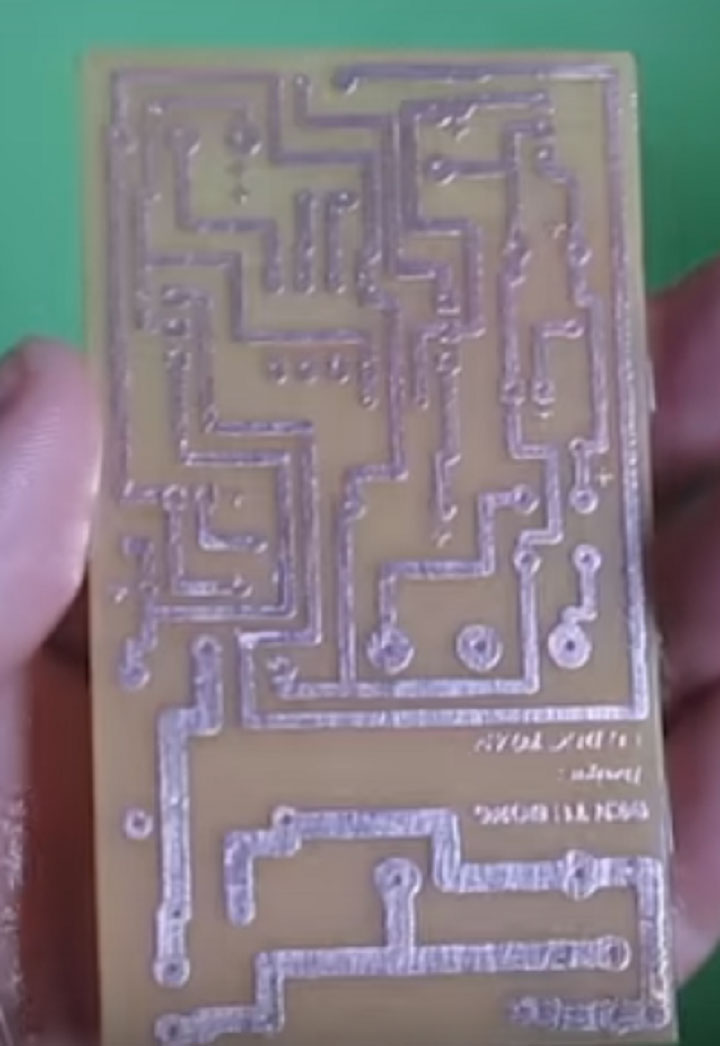 Phíp đồng với mạch in hoàn chỉnh