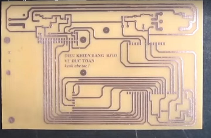 Phíp đồng với mạch in hoàn chỉnh