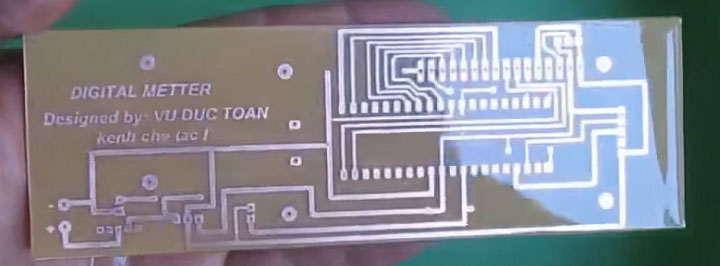 Phíp đồng với mạch in hoàn chỉnh