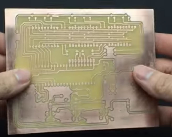 Phíp đồng với mạch in hoàn chỉnh