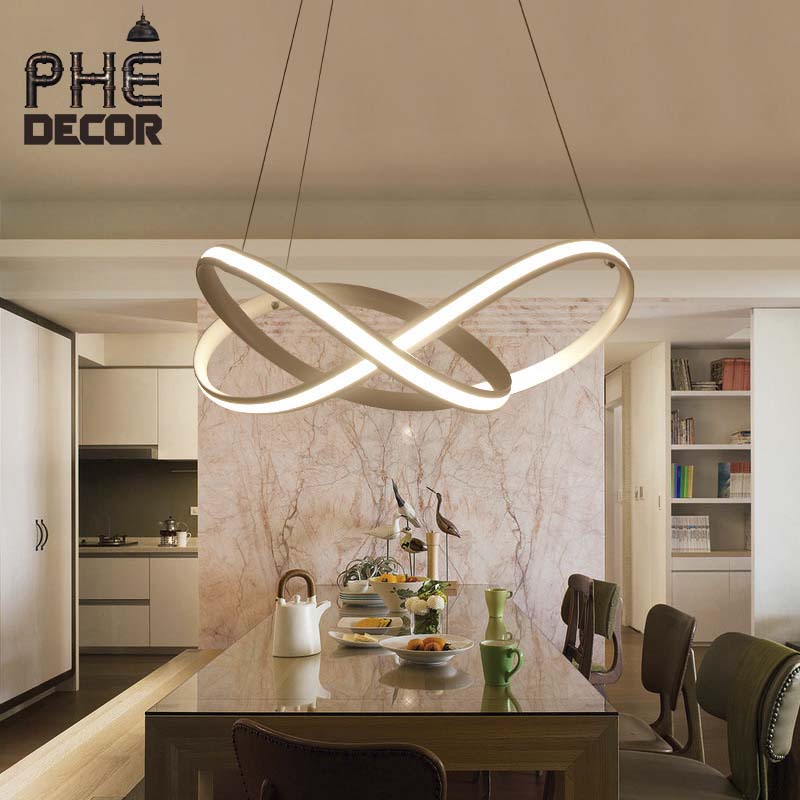 den-trang-tri-phong-khach-1