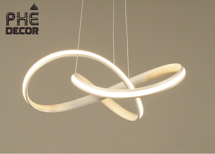 den-trang-tri-phong-khach-11