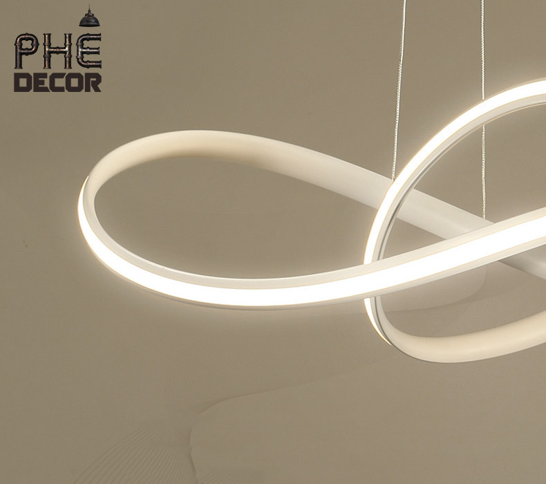 den-trang-tri-phong-khach-5