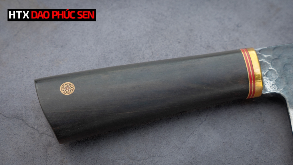 Cán dao bằng gỗ tự nhiên, xếp lớp đồng tỉ mỉ, đẹp mắt