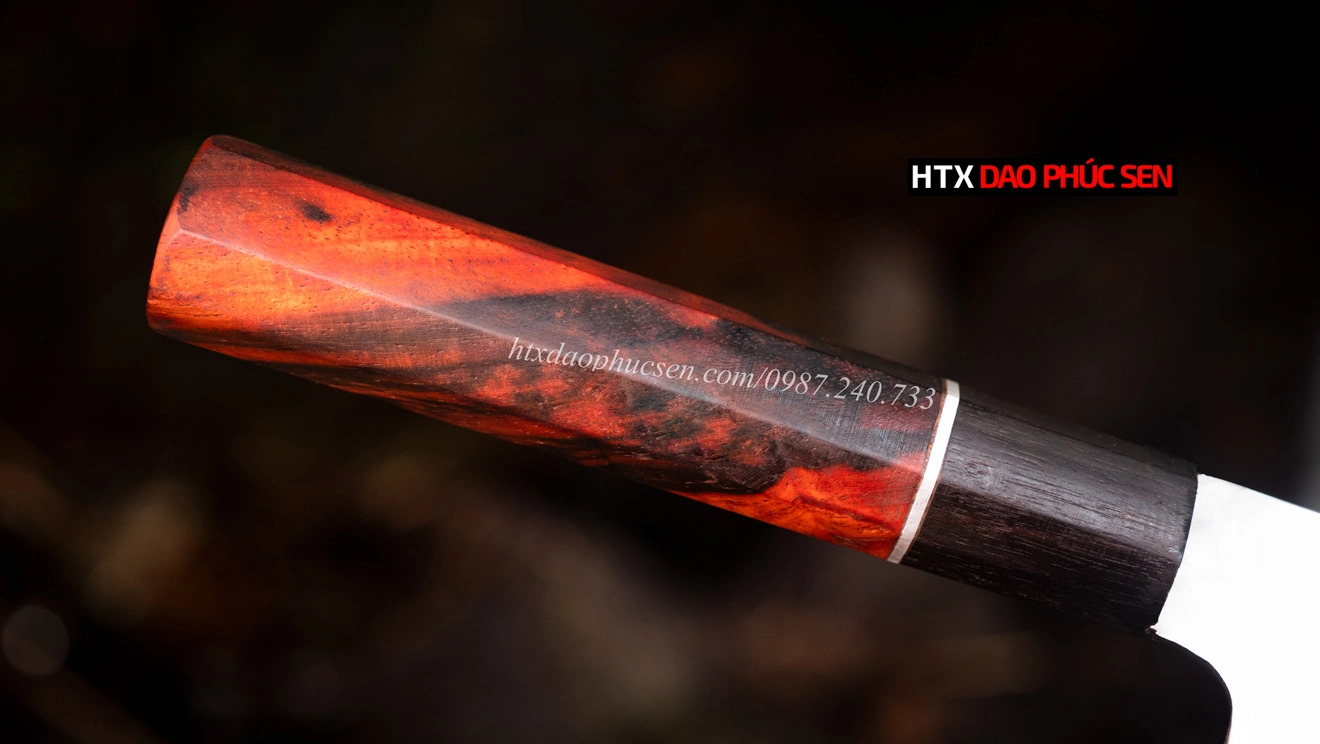 Cán dao sử dụng chất liệu gỗ tốt, đẹp mắt